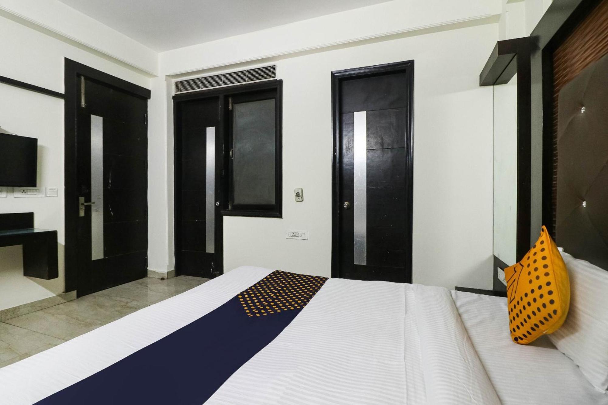SPOT ON 37224 Hotel Grace Gurgaon Buitenkant foto