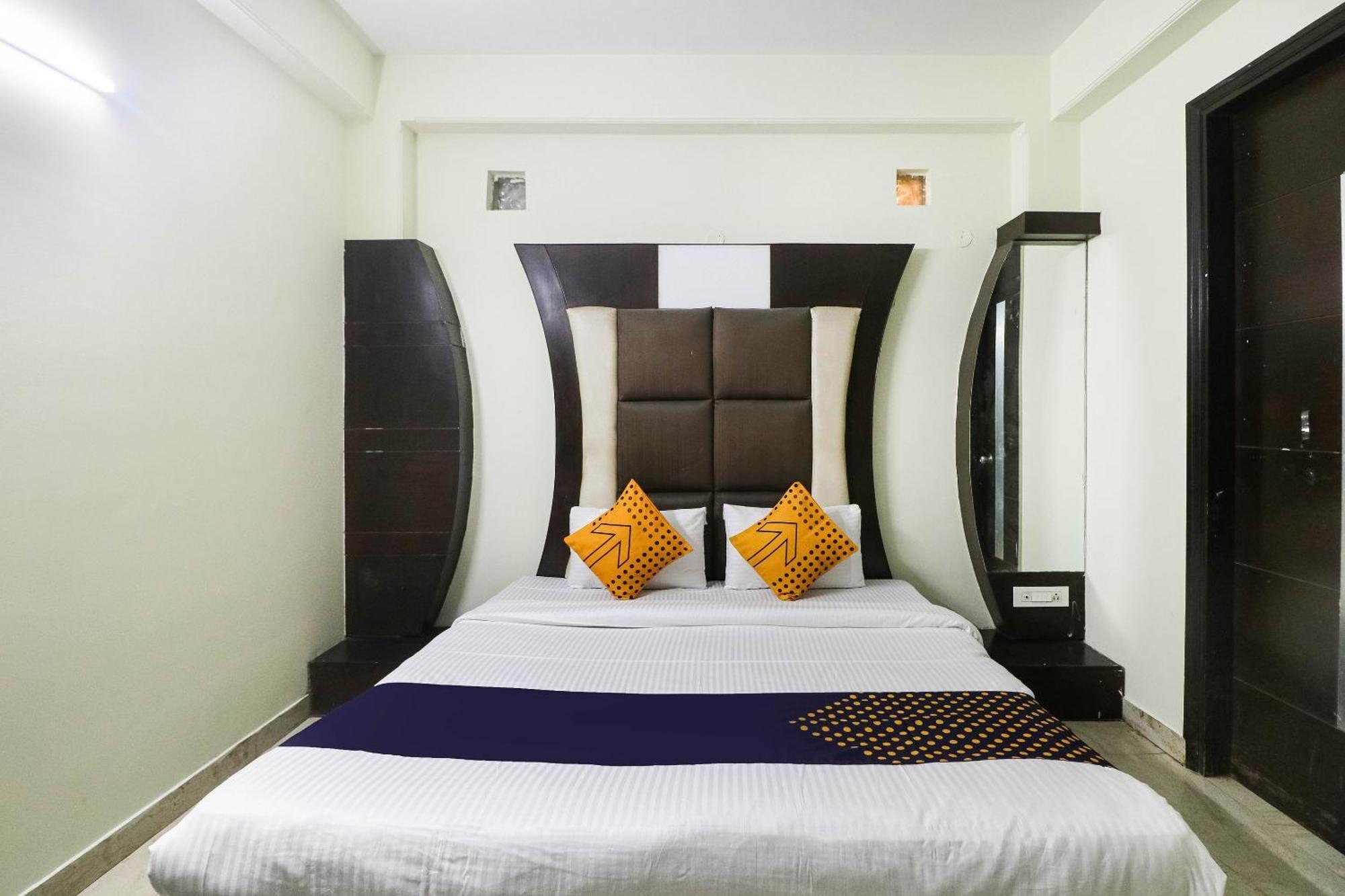 SPOT ON 37224 Hotel Grace Gurgaon Buitenkant foto
