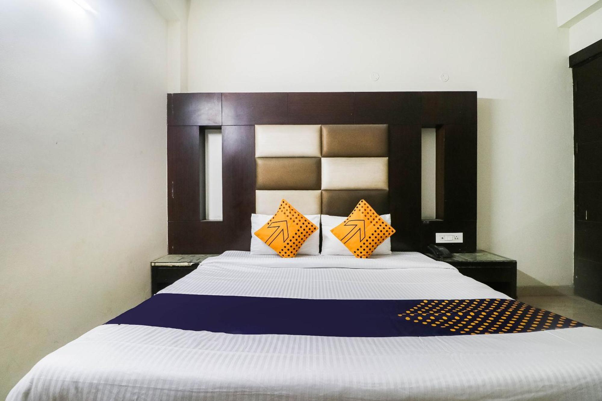 SPOT ON 37224 Hotel Grace Gurgaon Buitenkant foto